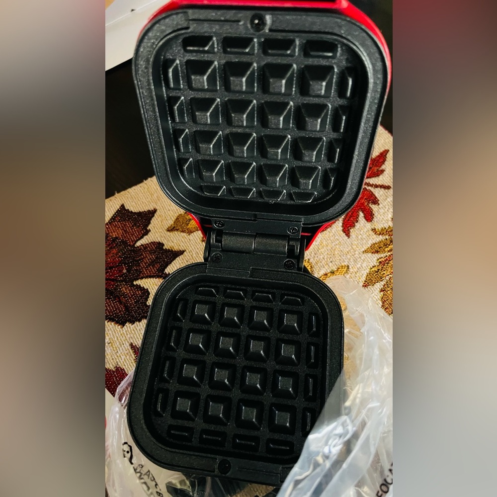 Red Mini Waffle Maker NIB - Picture 2 of 6